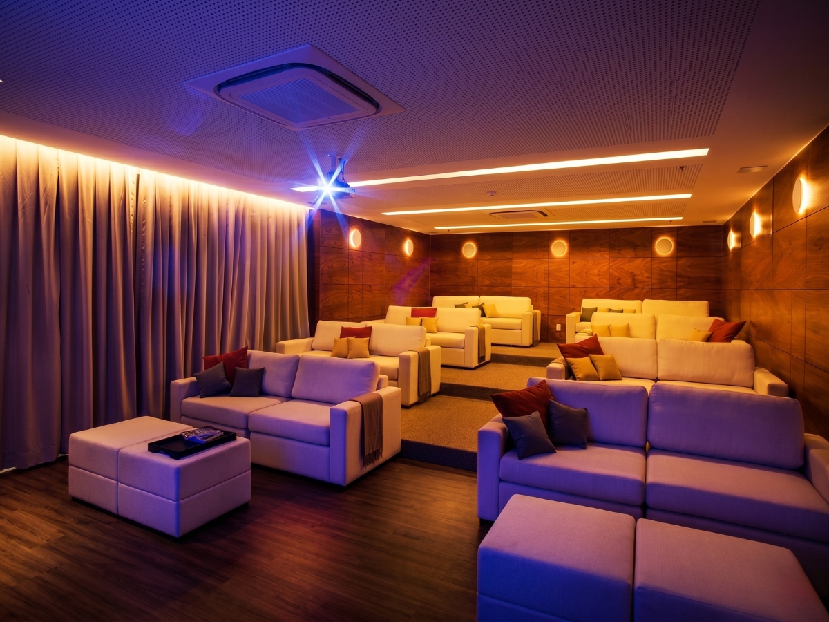 Saint Michel — Home Cinema